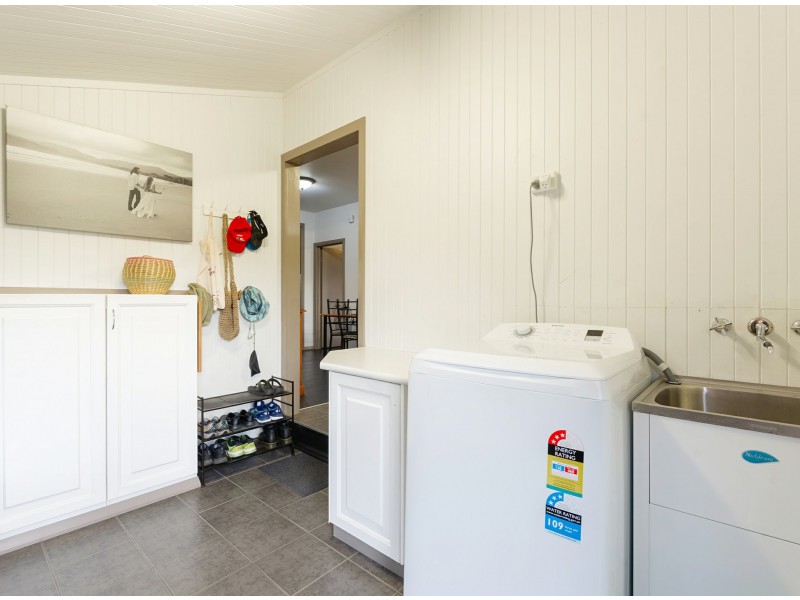 8 Mossman Street, Mossman QLD 4873