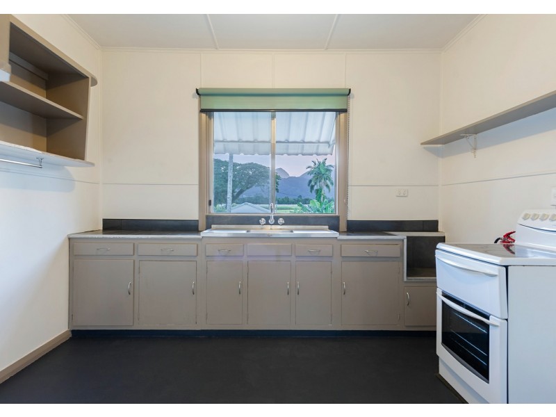 8 Mossman Street, Mossman QLD 4873