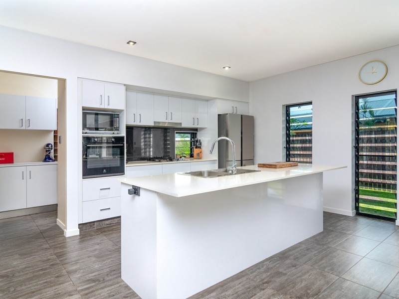 9 Shalom Close, Cooya Beach QLD 4873