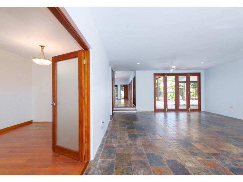 9 Limpet Ave, Port Douglas QLD 4877