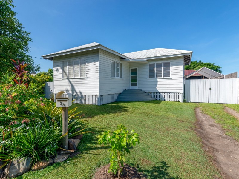 38 Pringle Street, Mossman QLD 4873