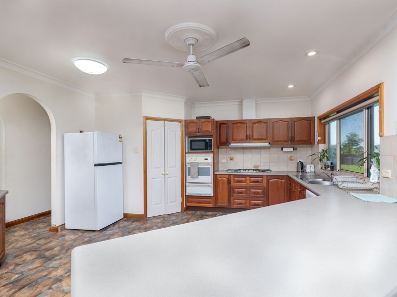 8 Jones Street, Mossman QLD 4873
