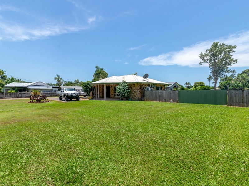 8 Jones Street, Mossman QLD 4873