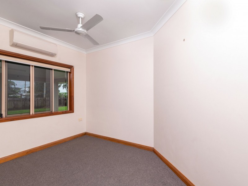 8 Jones Street, Mossman QLD 4873