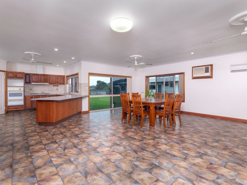 8 Jones Street, Mossman QLD 4873
