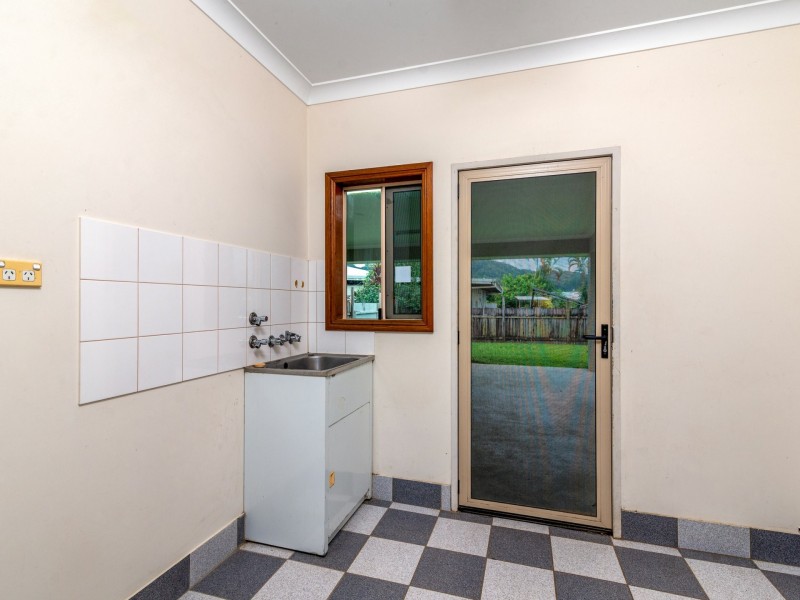8 Jones Street, Mossman QLD 4873