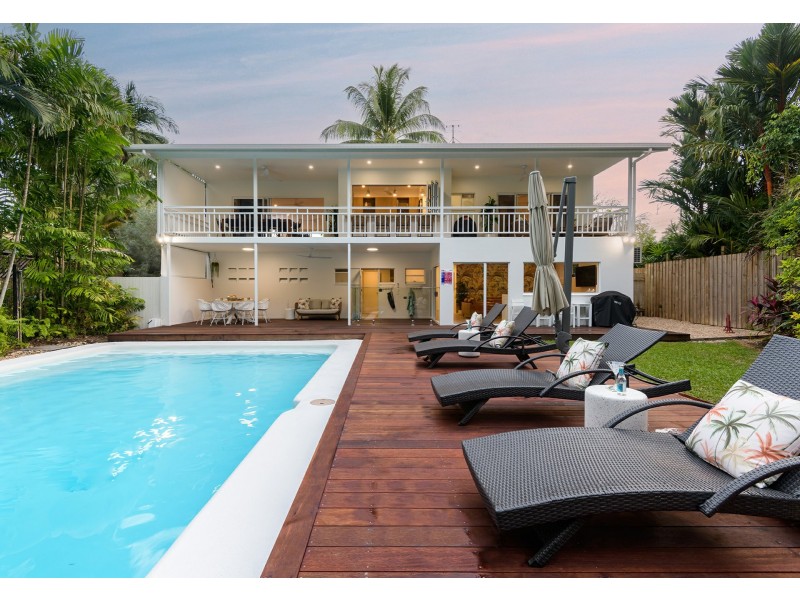6 Sorrento Crescent, Port Douglas QLD 4877