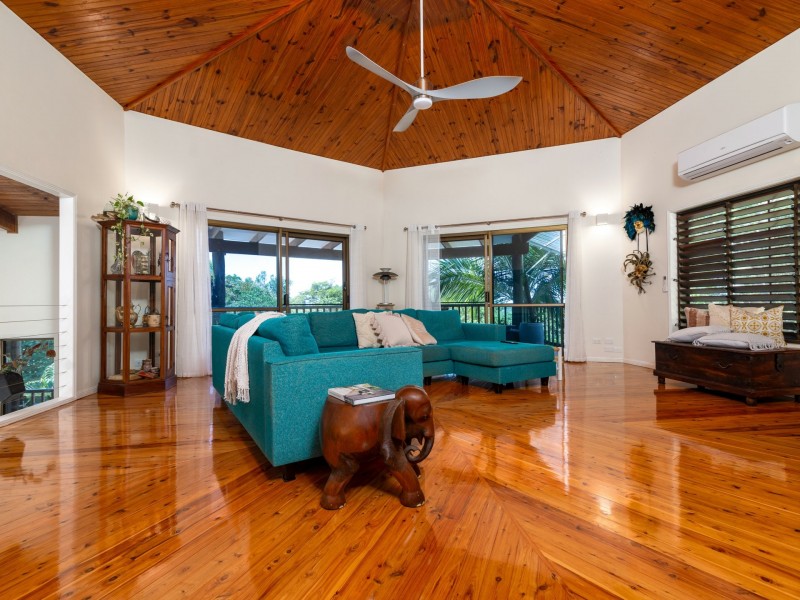 65 Ocean View Road, Port Douglas QLD 4877