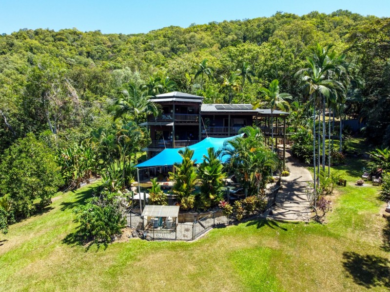 65 Ocean View Road, Port Douglas QLD 4877