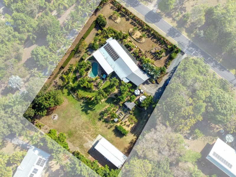 8 Finlay Crescent, Oak Beach QLD 4877