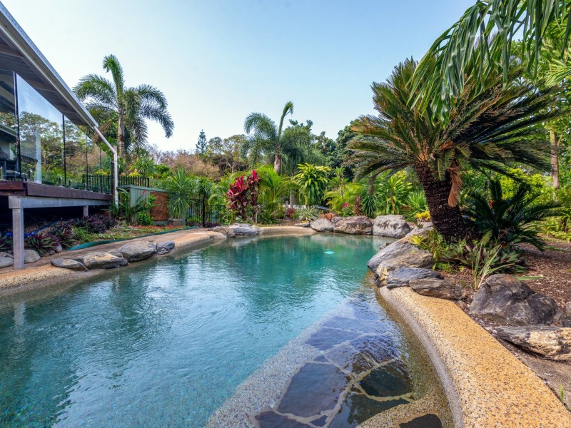 8 Finlay Crescent, Oak Beach QLD 4877