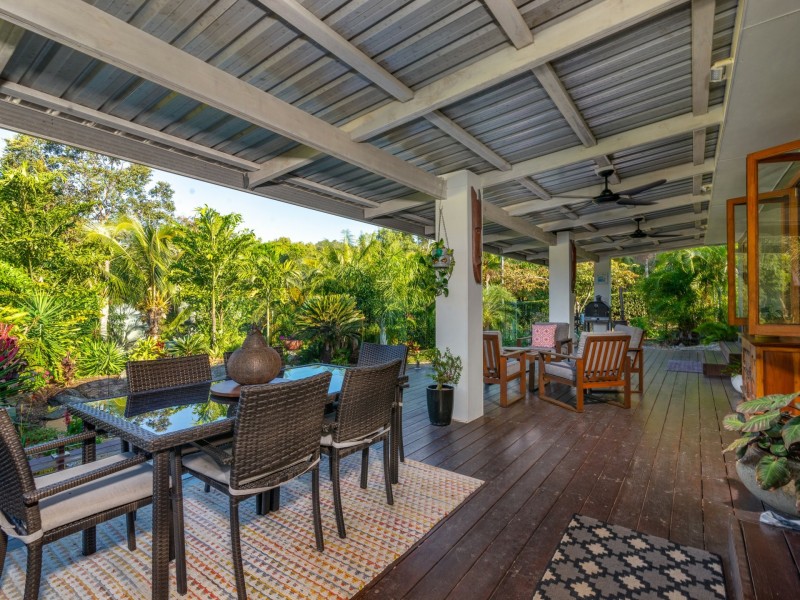8 Finlay Crescent, Oak Beach QLD 4877