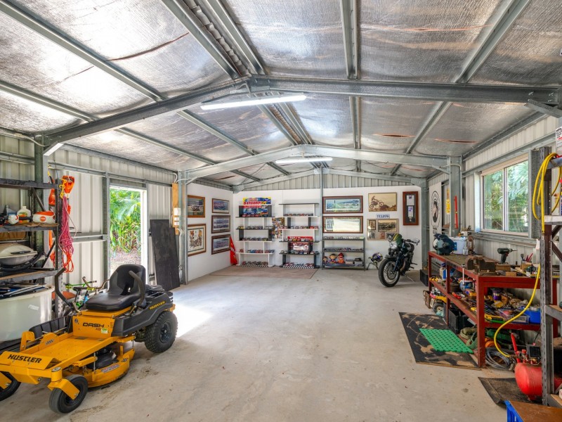 8 Finlay Crescent, Oak Beach QLD 4877