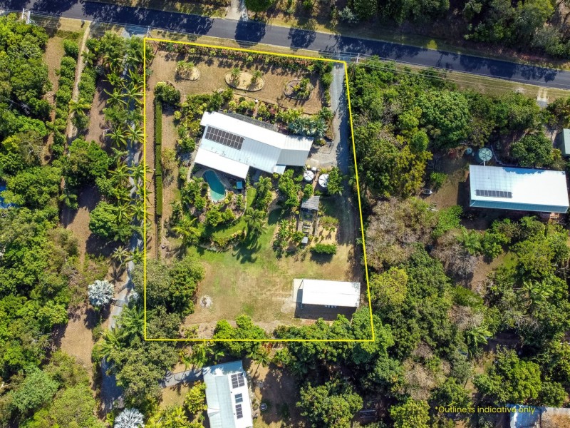 8 Finlay Crescent, Oak Beach QLD 4877