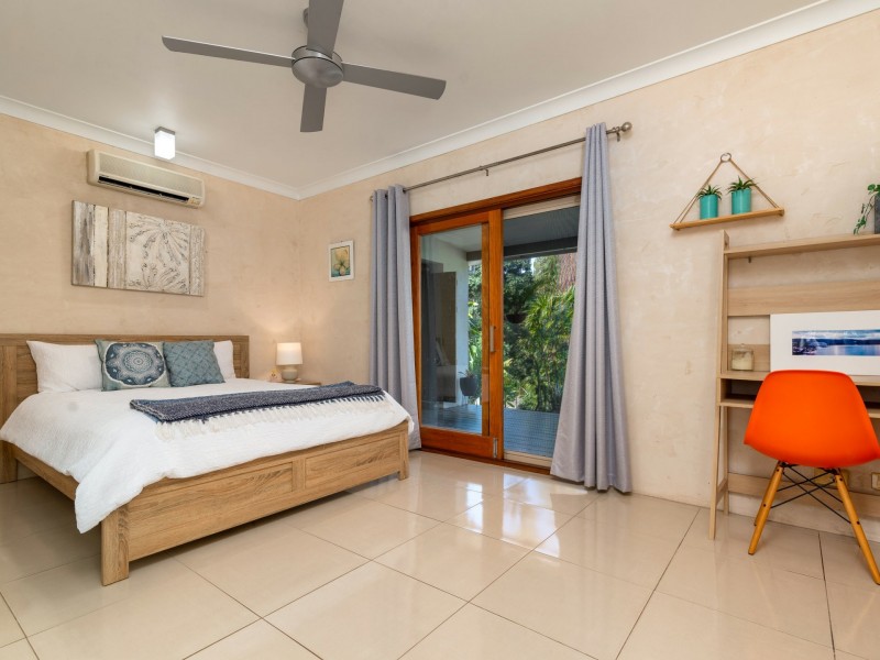 8 Finlay Crescent, Oak Beach QLD 4877