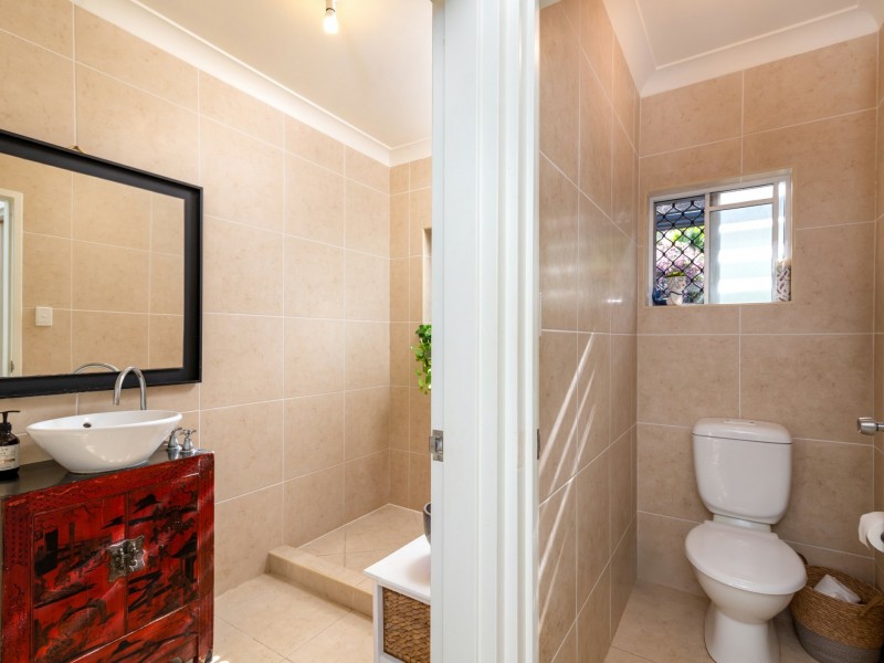 8 Finlay Crescent, Oak Beach QLD 4877