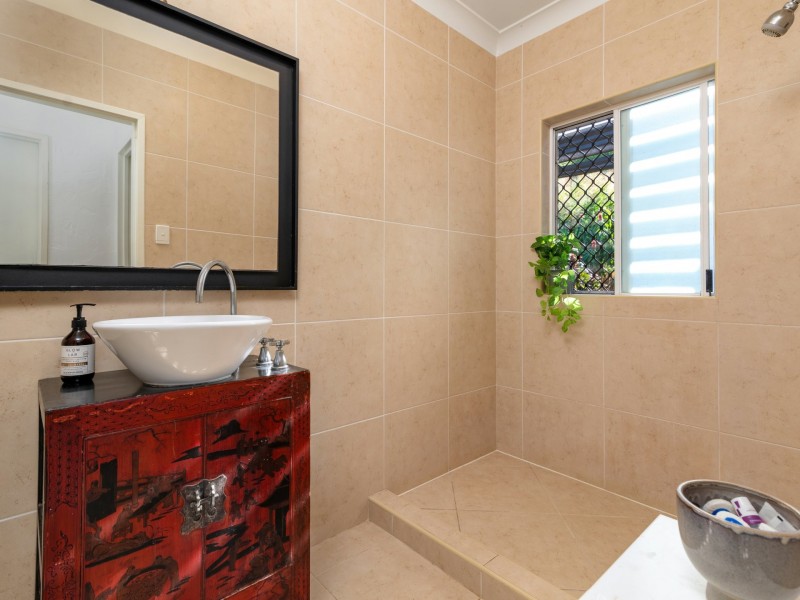 8 Finlay Crescent, Oak Beach QLD 4877