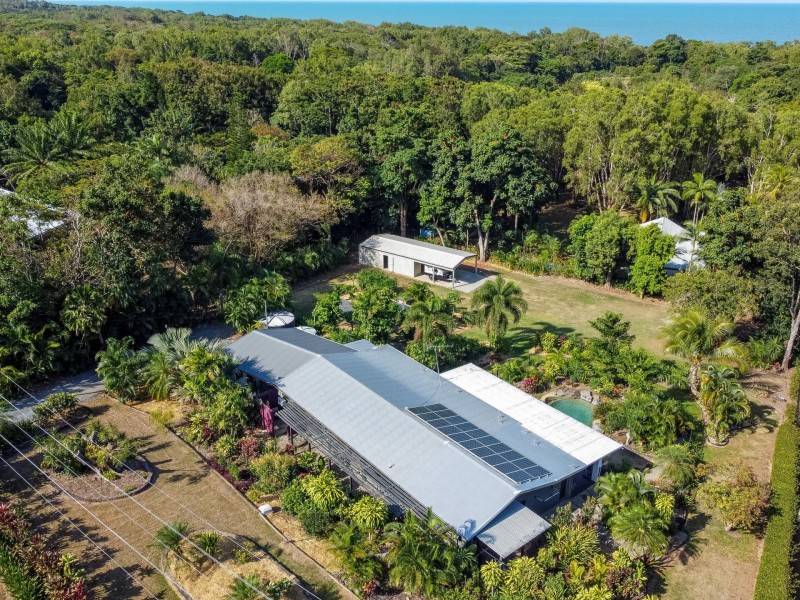 8 Finlay Crescent, Oak Beach QLD 4877