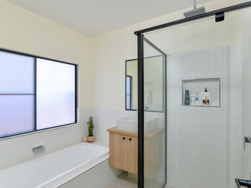 11 Greenbriar Ave, Craiglie QLD 4877