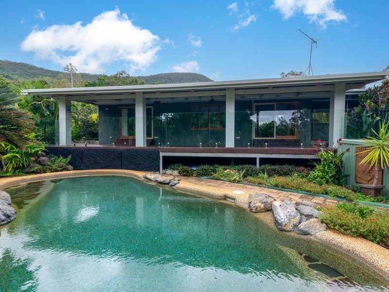 8 Finlay Crescent, Oak Beach QLD 4877