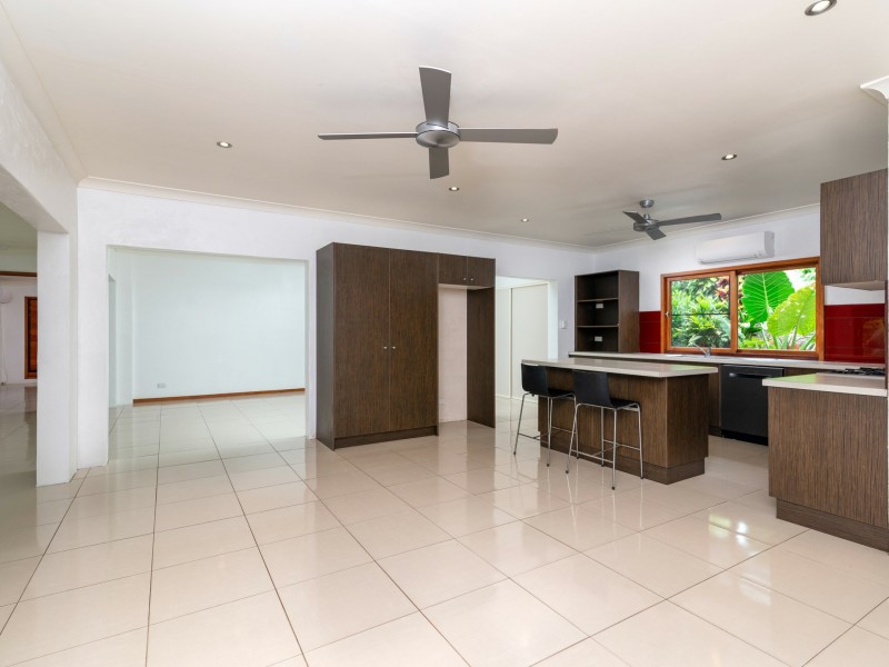 8 Finlay Crescent, Oak Beach QLD 4877