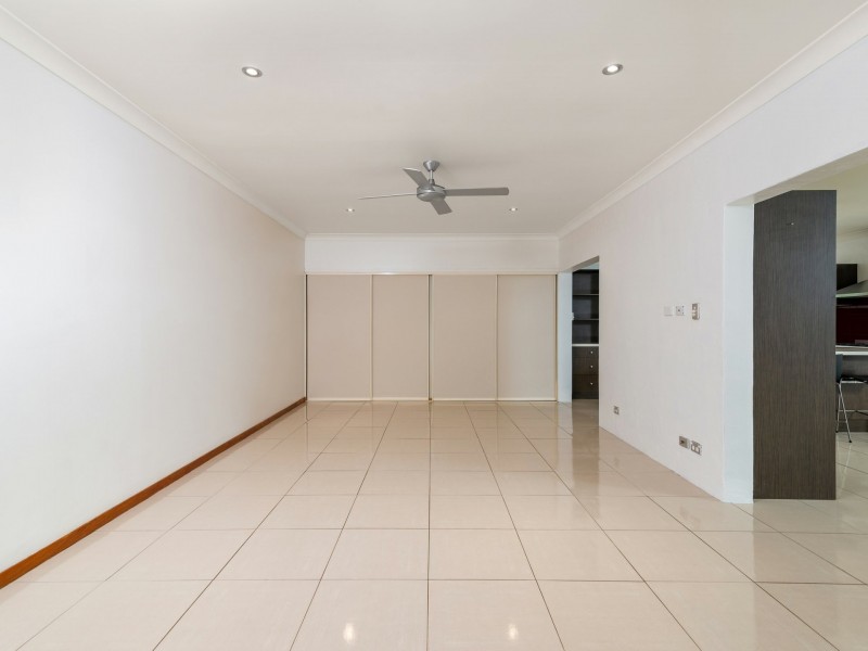 8 Finlay Crescent, Oak Beach QLD 4877