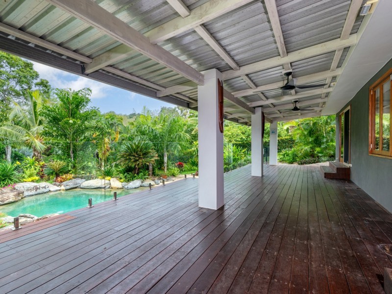 8 Finlay Crescent, Oak Beach QLD 4877