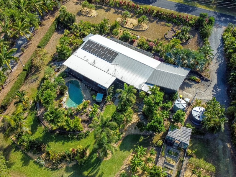 8 Finlay Crescent, Oak Beach QLD 4877