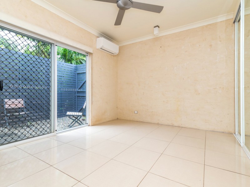 8 Finlay Crescent, Oak Beach QLD 4877