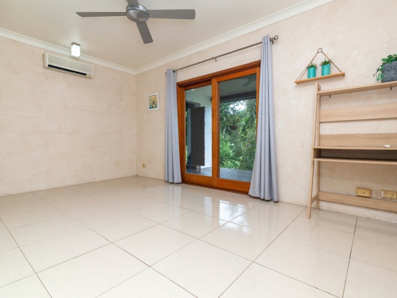 8 Finlay Crescent, Oak Beach QLD 4877