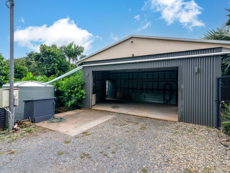 8 Finlay Crescent, Oak Beach QLD 4877