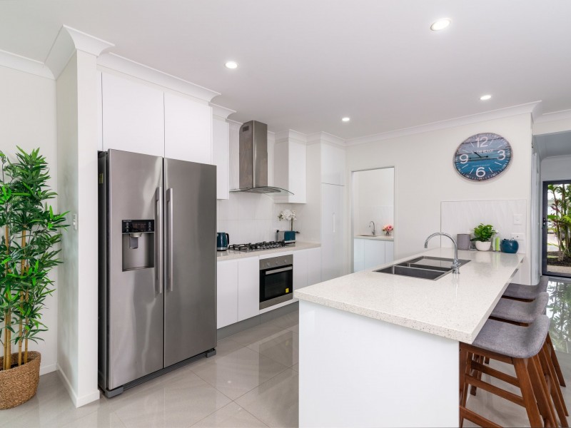 4 Barratta Circle, Trinity Park QLD 4879