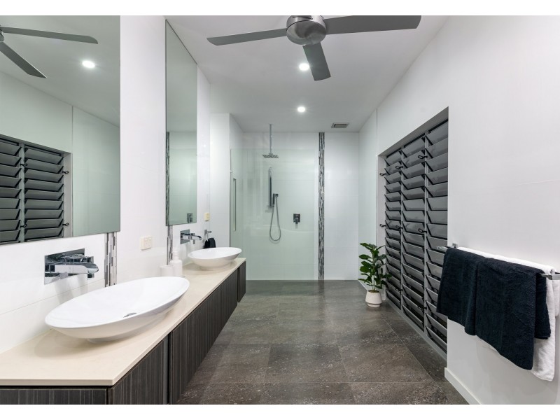 2 Andrews Close, Port Douglas QLD 4877