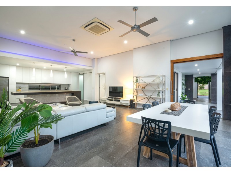 2 Andrews Close, Port Douglas QLD 4877