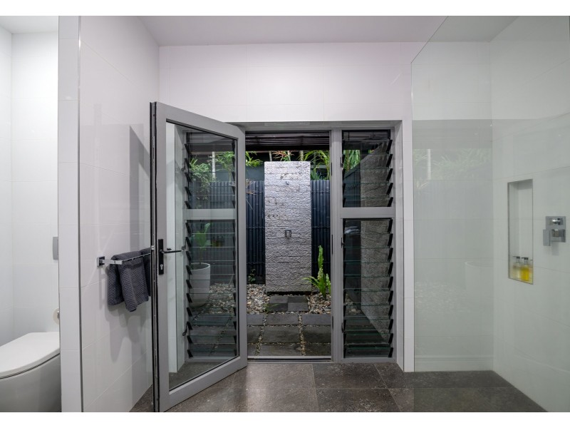 2 Andrews Close, Port Douglas QLD 4877