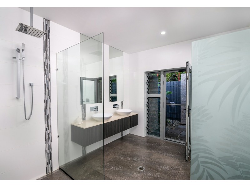2 Andrews Close, Port Douglas QLD 4877