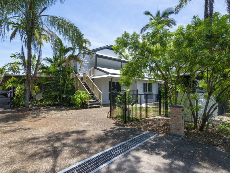 6 Triton Lodge/4 Triton Crescent, Port Douglas QLD 4877