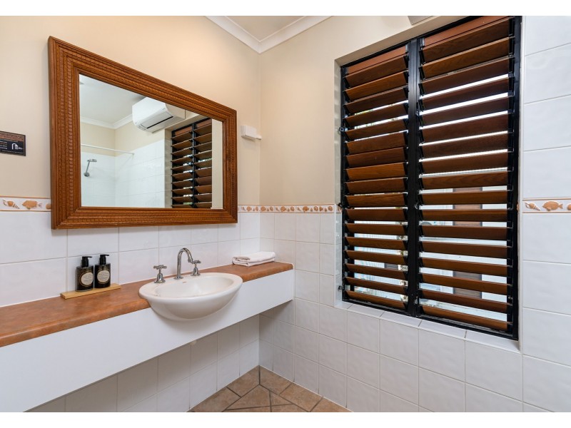 25 Hibiscus Gardens/22-24 Owen Street, Port Douglas QLD 4877