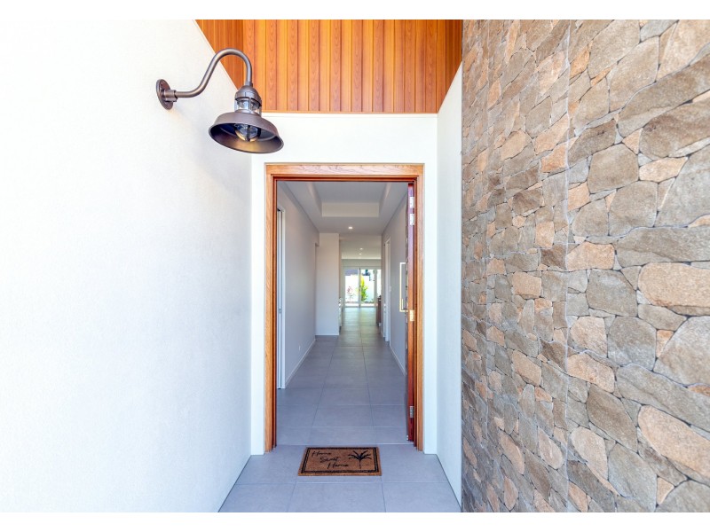 6 Camelia Court, Palm Cove QLD 4879