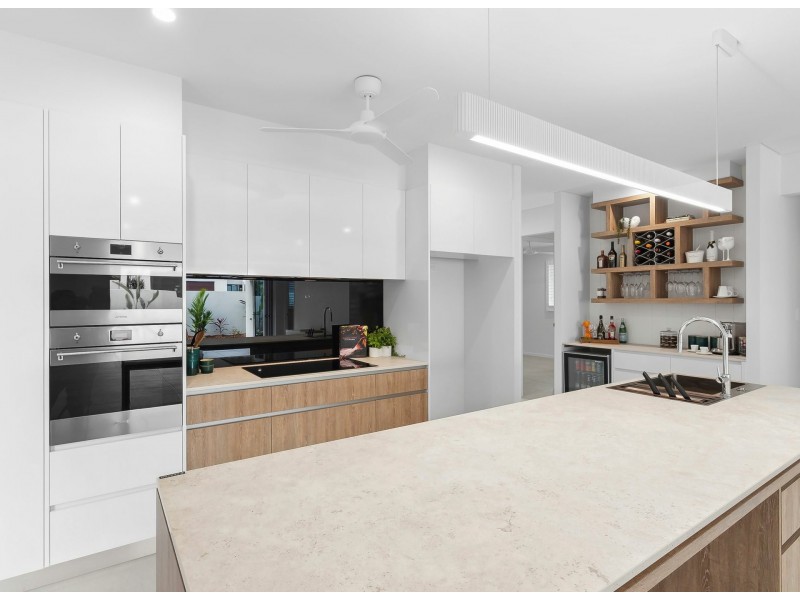 6 Camelia Court, Palm Cove QLD 4879