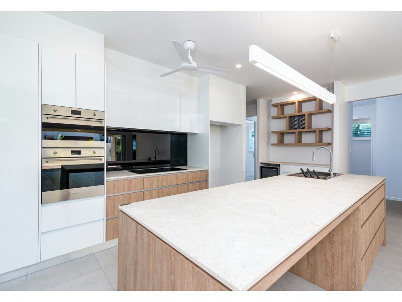 6 Camelia Court, Palm Cove QLD 4879