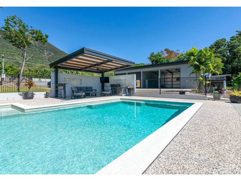 1-5 Nancy Close, Oak Beach QLD 4877