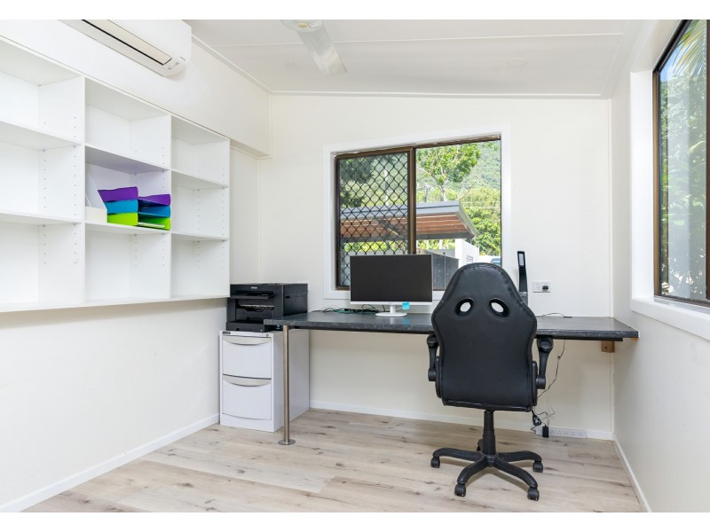1-5 Nancy Close, Oak Beach QLD 4877