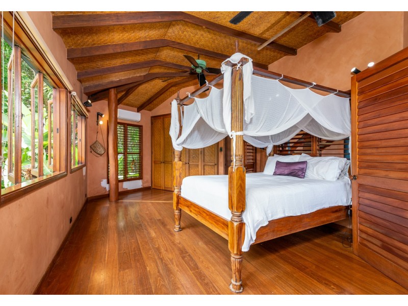 68 Ocean View Road Killaloe, Port Douglas QLD 4877