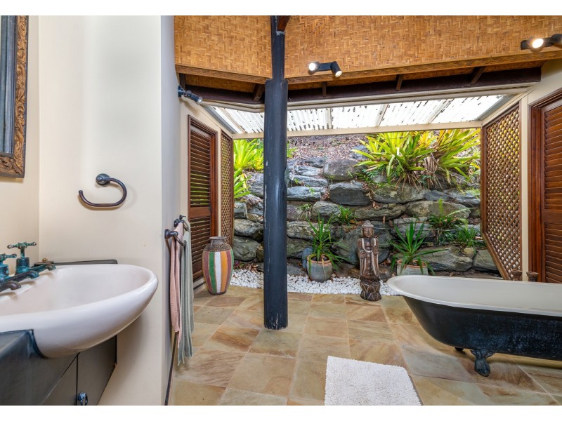 68 Ocean View Road Killaloe, Port Douglas QLD 4877
