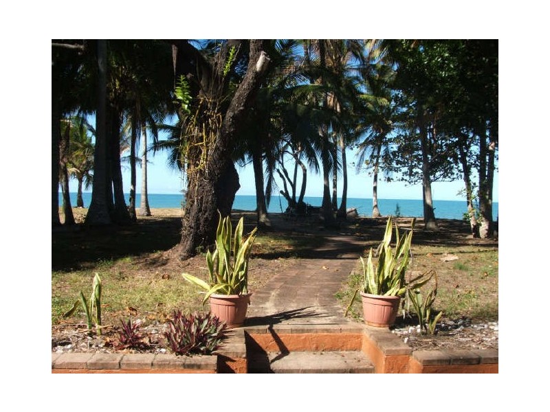 27 Oak Beach Road via Oak Beach, Port Douglas QLD 4877