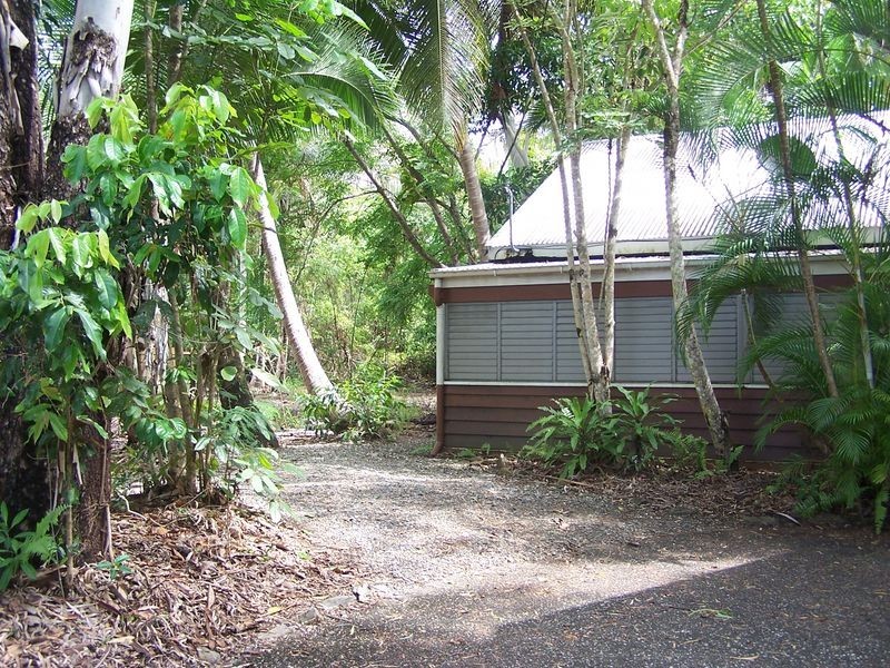 18 Sorrento Crescent, Port Douglas QLD 4877