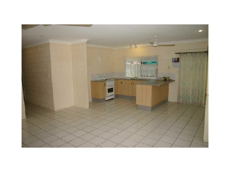 3 Berzinski Street, Mossman QLD 4873