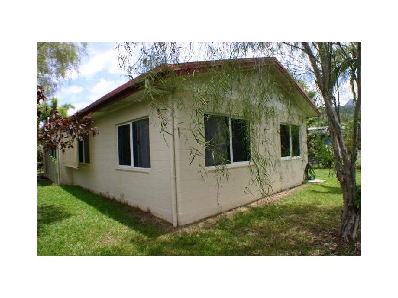 3 Berzinski Street, Mossman QLD 4873