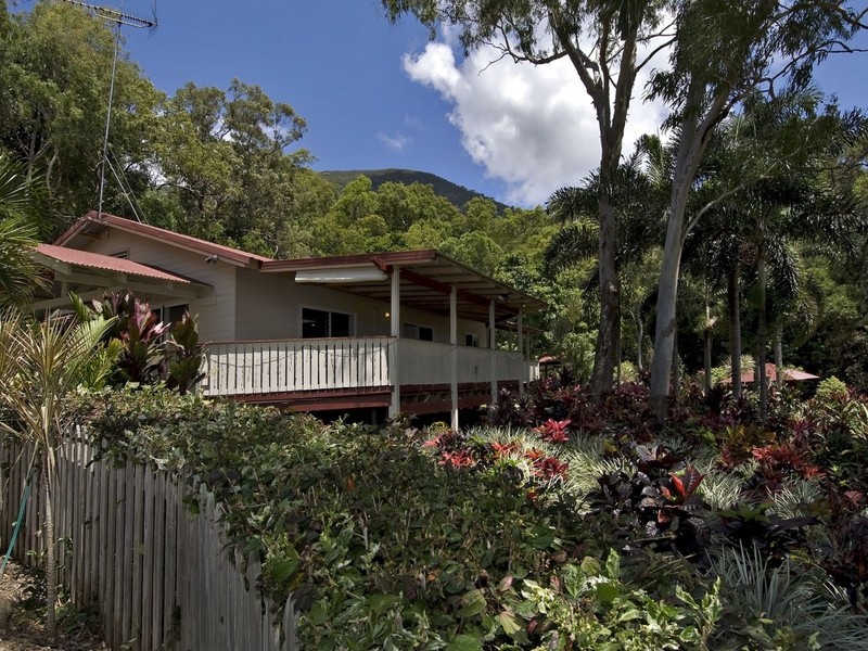 1 Bruce Avenue, Oak Beach QLD 4877